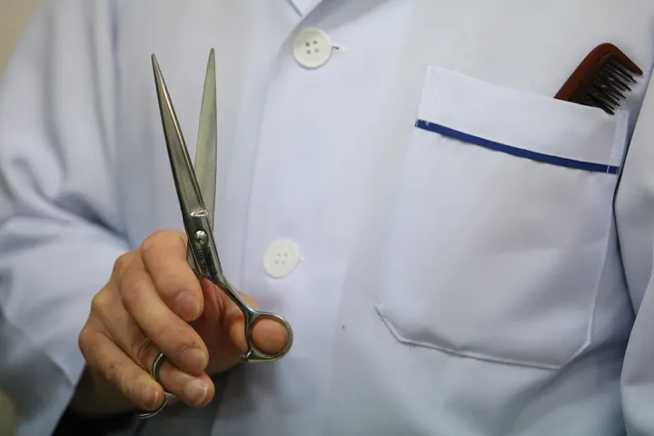 5 Barbershop Terkeren Jonggol: Gaya Rambut Baru, Tampil Percaya Diri