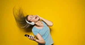 7 Lagu Mood Booster: Raih Semangat & Bahagia Hari Ini