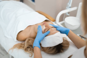 Amankah Perawatan Jerawat Klinik? Dokter Ungkap Efek Sampingnya