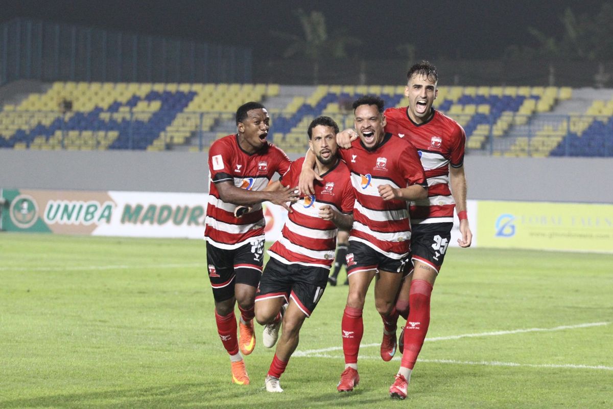 Arema FC Takluk, Madura United Amankan Poin Penting