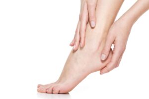 Atasi Kaki Bengkak & Terbakar Matahari? 7 Solusi Ampuh!