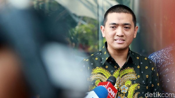 Bom Kesaksian! Eks KPK Bongkar Peran Hasto di PDIP