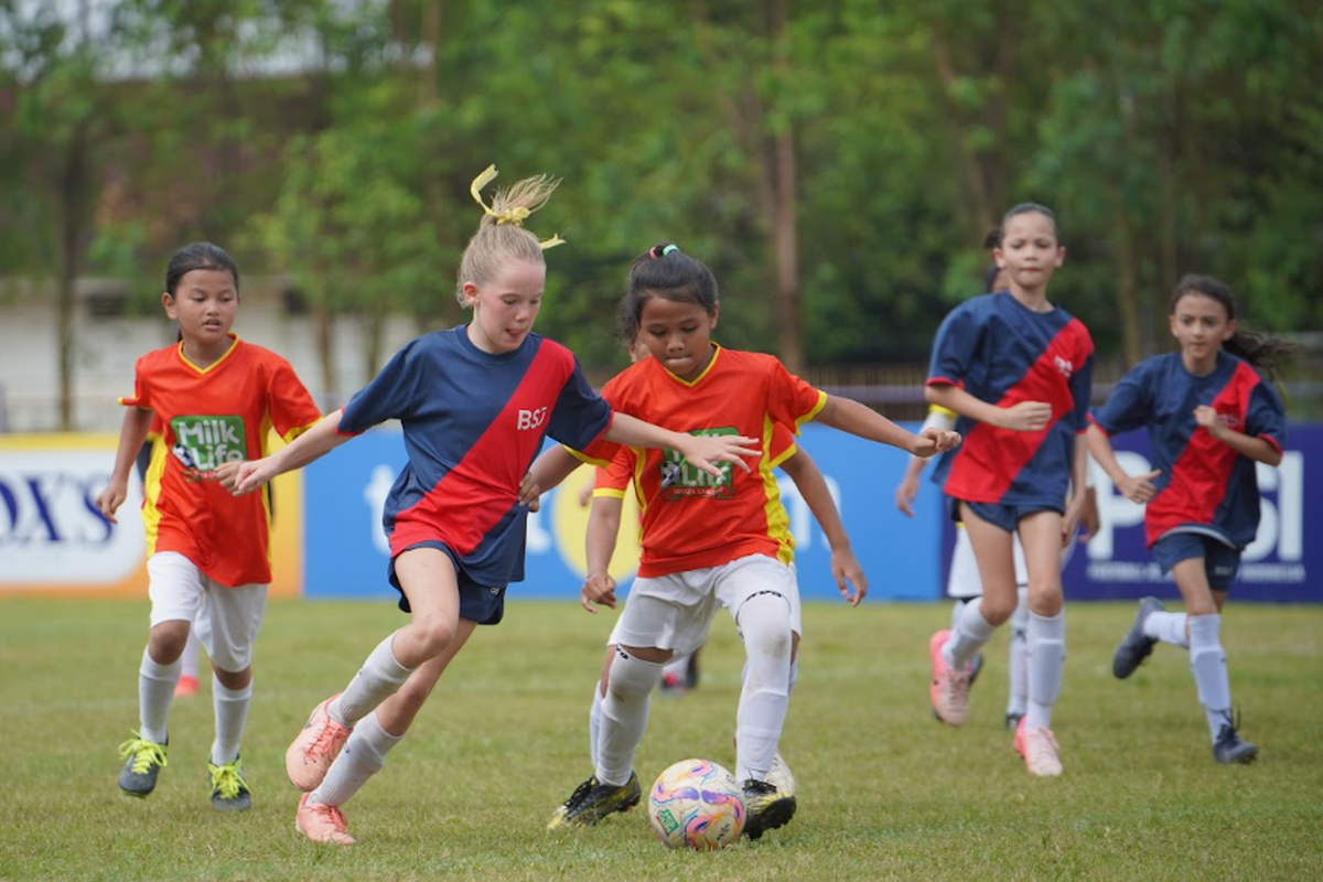 British School Jakarta & SDN Buaran 01: Juara MilkLife Soccer Challenge 2025