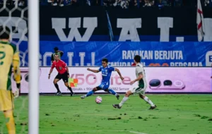 Febri Hariyadi Comeback: Persib vs Malut United, Menit Bermainnya Lebih Banyak?