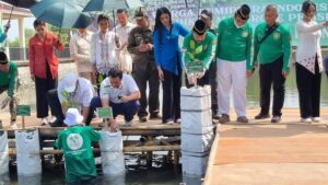 Hendropriyono dan Wamen LH: Tanam 5 KM Mangrove Teluk Naga