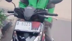 Hindari ETLE? Tilang Manual Mengintai, Pelat Nomor Dicopot Sia-sia