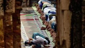 Idul Fitri 2025: Arab beda tanggal, Indonesia kapan?