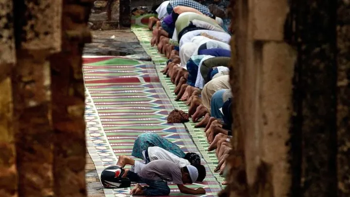 Idul Fitri 2025: Arab beda tanggal, Indonesia kapan?