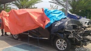 Innova Anggota DPR Kecelakaan: Nyalip Kiri, Tabrak Truk