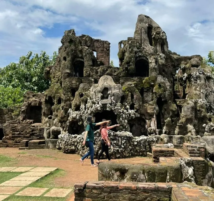 Jelajahi 14 Surga Tersembunyi Cirebon: Sejarah, Alam & Religi