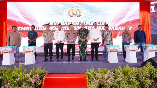 Kapolri Berbagi Kebaikan: Sumur Bor & Bansos Samarinda