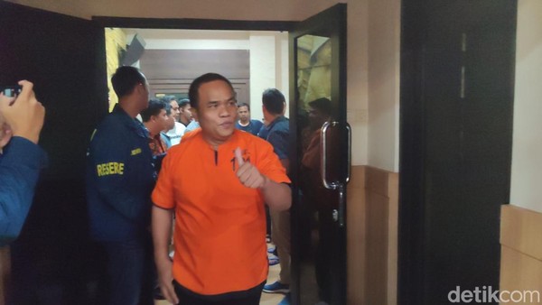 Ketua Kadin Cilegon Tersangka Pemerasan: Gestur Mengejutkan ke Media