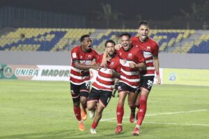 Madura United Taklukkan Arema FC, Raih Kemenangan Derbi Jatim