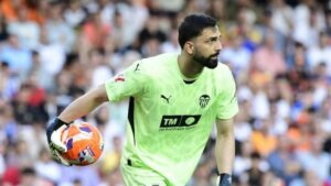 Mamardashvili: Kiper Muda Liverpool? Masa Depan Terungkap!