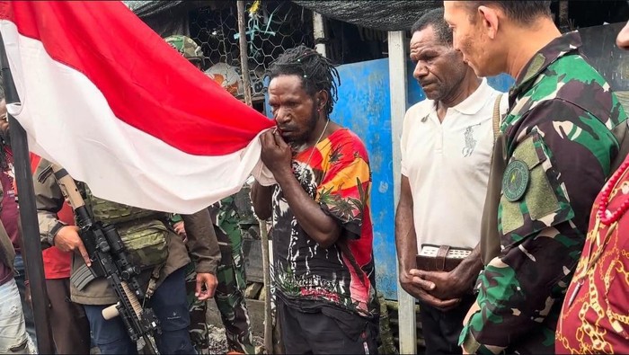 Mantan OPM Setia NKRI: Kisah Haru Cium Bendera Merah Putih