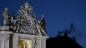 Misteri Konklaf: Cerobong Sistina, Petunjuk Paus Baru?