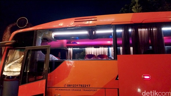 PSSI Hukum Panpel Arema: Sanksi Keras Insiden Lempar Bus Persik