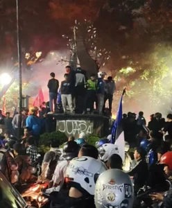 Persib Juara! Konvoi Meriah Piala Liga 1 di Bandung