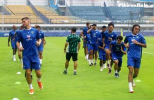 Persib vs Persis: Pertempuran Sengit di GBLA, Liga 1 Penutup