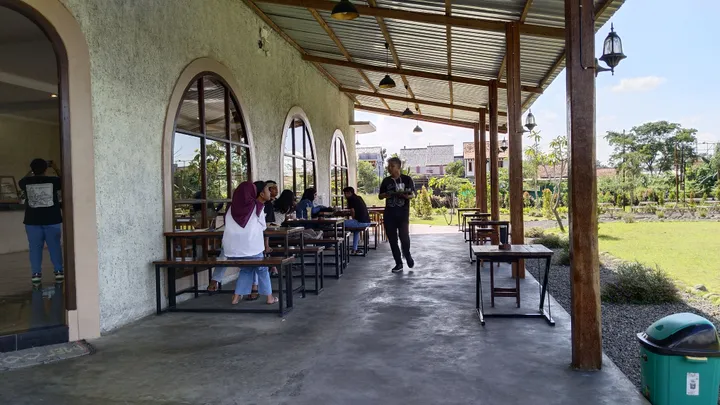 Pokate Coffee: Kafe Eropa Memukau di Slawi, Tegal, Instagramable