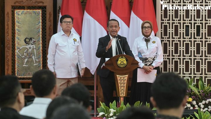 RUPTL PLN 2025-2034: Investasi, Lapangan Kerja, & Ekonomi Mikro Terdongkrak