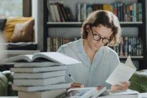 Rahasia Sukses INTJ: Si Ahli Strategi yang Ambisius