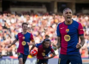 Raphinha Resmi Perpanjang Kontrak, Bersama Barca Hingga 2028