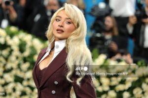 Sabrina Carpenter Met Gala 2025: Bodysuit Maroon Memukau!