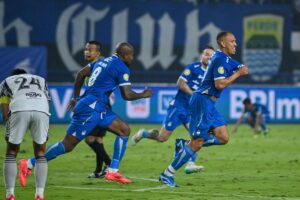 Siap! Jadwal Liga 1: Persib vs PSS & Arema vs Persebaya Panas!