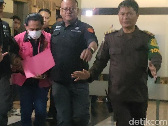 Sidang Perdana Eks Ketua PN Surabaya Kasus Ronald Tannur