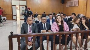 Sidang Perdana Lisa Mariana Bandung: RK Minta Penundaan