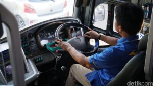 Sopir Truk & Bus: Sekolah Atau Jalanan Saja?