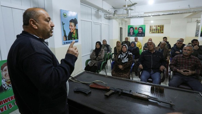 Suriah: Latihan Militer Warga Jaga Keamanan Lingkungan