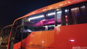Tragedi Kanjuruhan: Pelatih Persik Luka Parah, Bus Dirusak