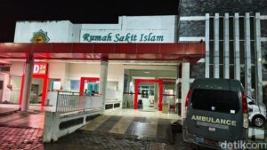 Tragedi Purworejo: Korban Luka Parah Terlempar dari Angkot Ditabrak Truk