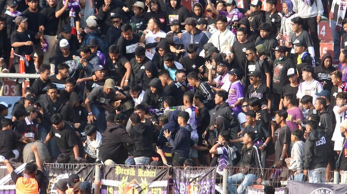 Tragedi Sepak Bola Indonesia 2025: Kerusuhan Arema FC vs Persik