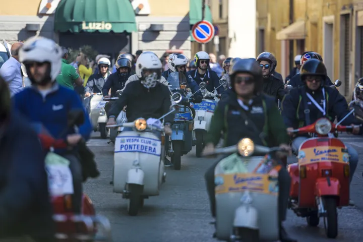 Vespa World Days: 55 Negara Berkumpul di Italia, Saksikan!