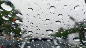 Waspada! Hujan Lebat Guyur Jakarta-Jogja, Simak Prakiraan Cuaca