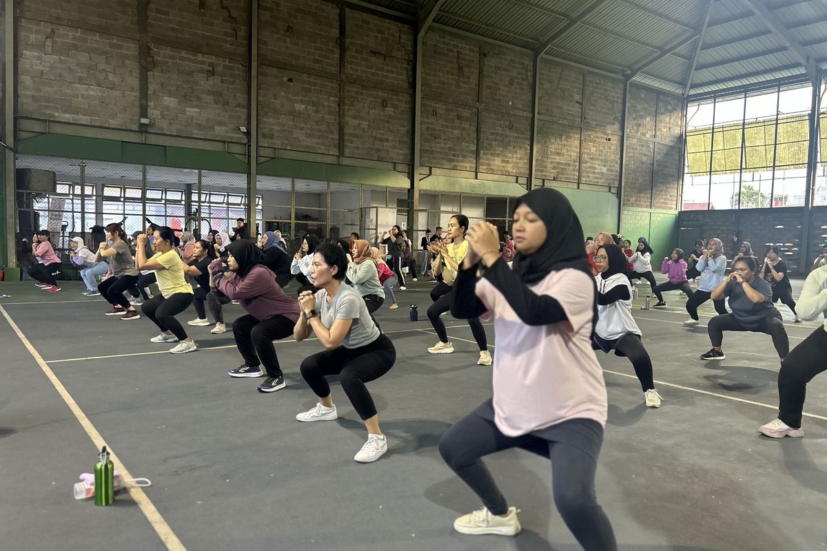 Zumba untuk Lansia: Amankah & Manfaatnya yang Ajaib?