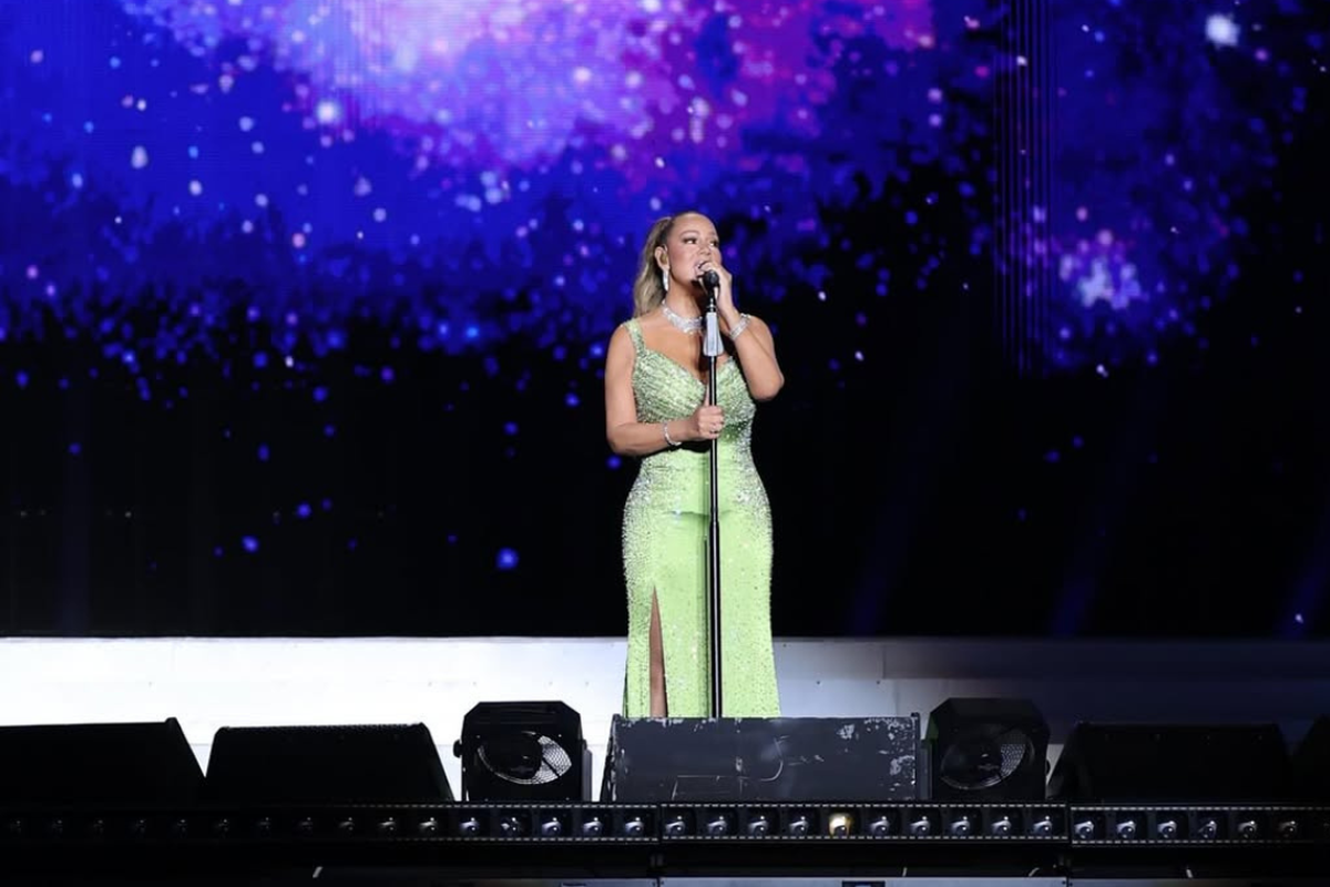 Inspirasi Gaya Panggung Mariah Carey: 5 Outfit Memukau