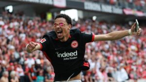 MU Incar Hugo Ekitike? Persaingan Transfer Memanas!