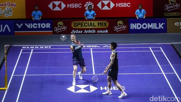 Sensasi! Antonsen Taklukkan Chou, Juara Indonesia Open 2025